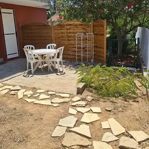  Hébergement de vacances T1 Du En Rez-de-chaussée De Avec Terrasse à 5mn Des Plages En Voiture Entre Et Forêt